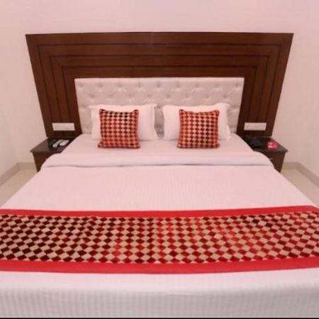 Hotel Silver Palm Zirakpur ภายนอก รูปภาพ